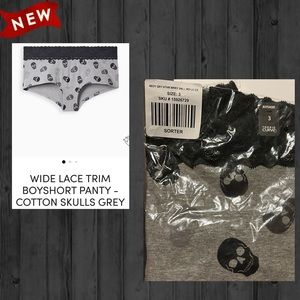 NWT TORRID WIDE LACE TRIM BOYSHORT PANTY - COTTON SKULLS BLACK  / GRAY